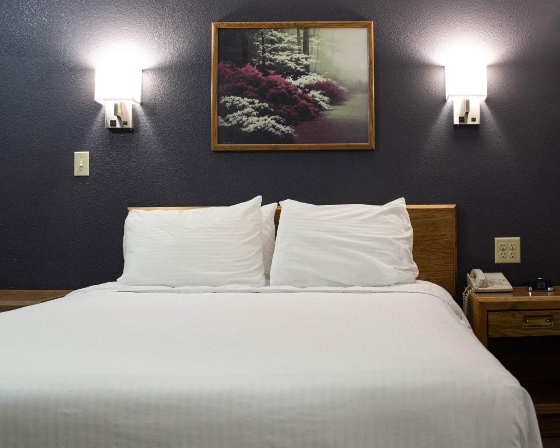 New Victorian Inn & Suites-Норфолк Екстериор снимка