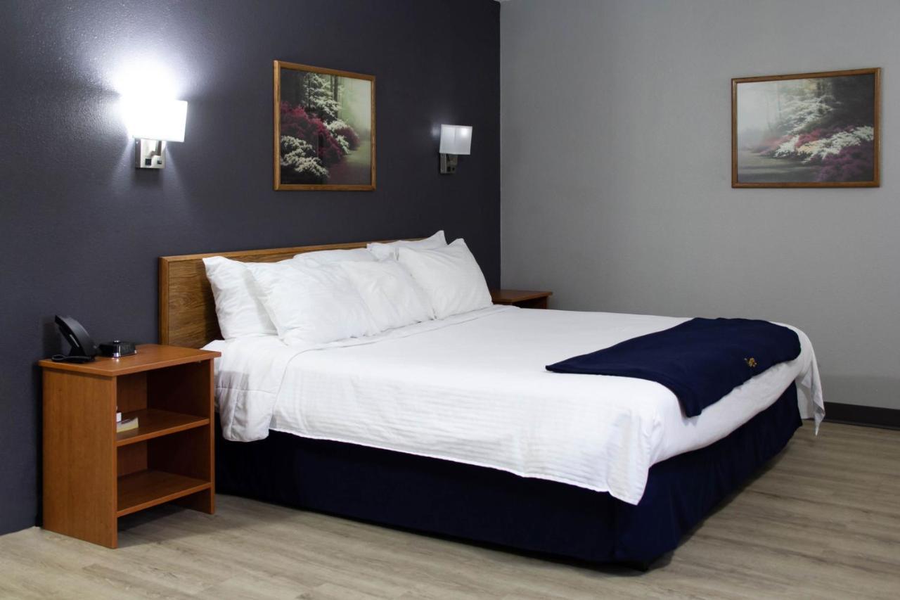 New Victorian Inn & Suites-Норфолк Екстериор снимка